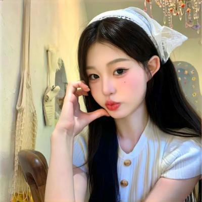 读爱情小说的老人